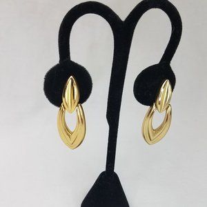 Vintage Trifari Clip On Dangle   Earrings